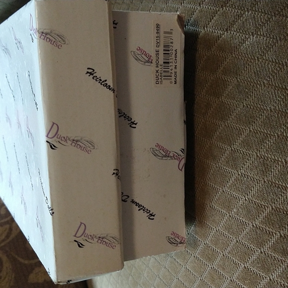 Duck House Heirloom doll Isabelle in box - Picture 8 of 8